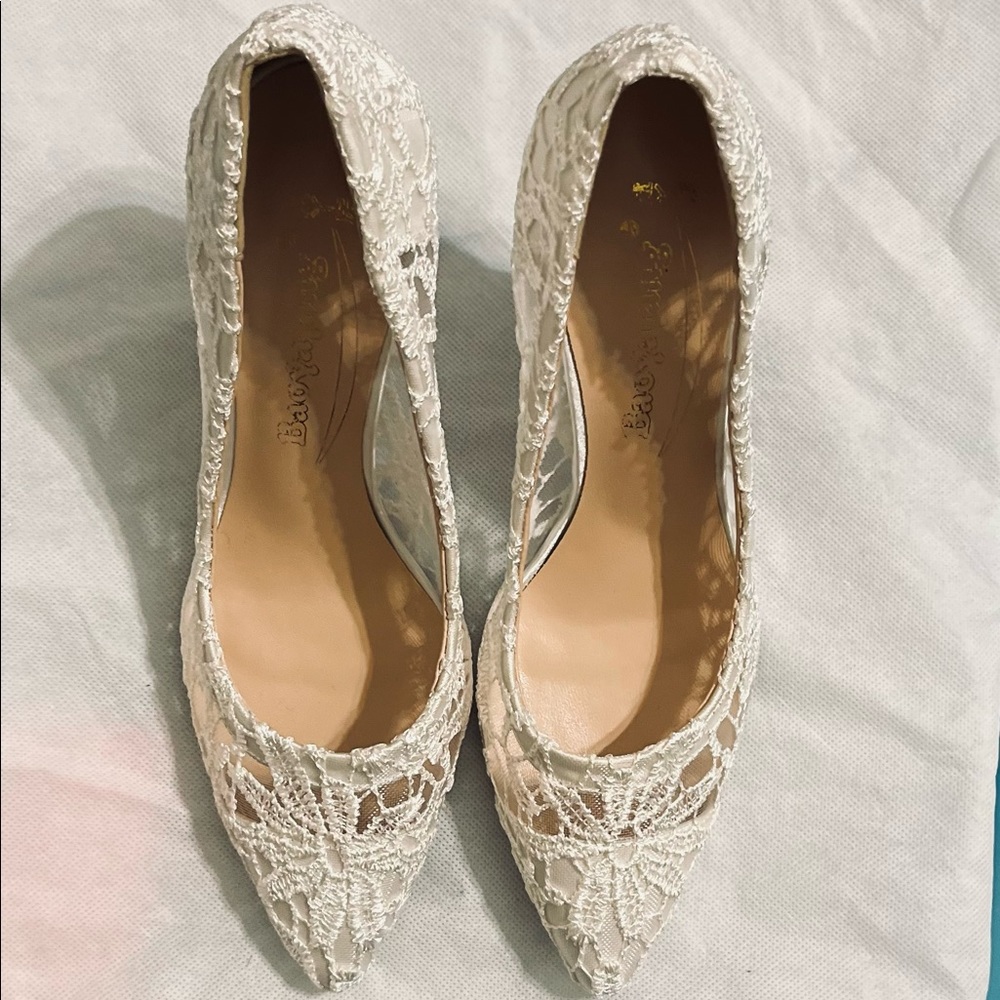 Wedding/Formal wear. Brand new white/cream lace pump